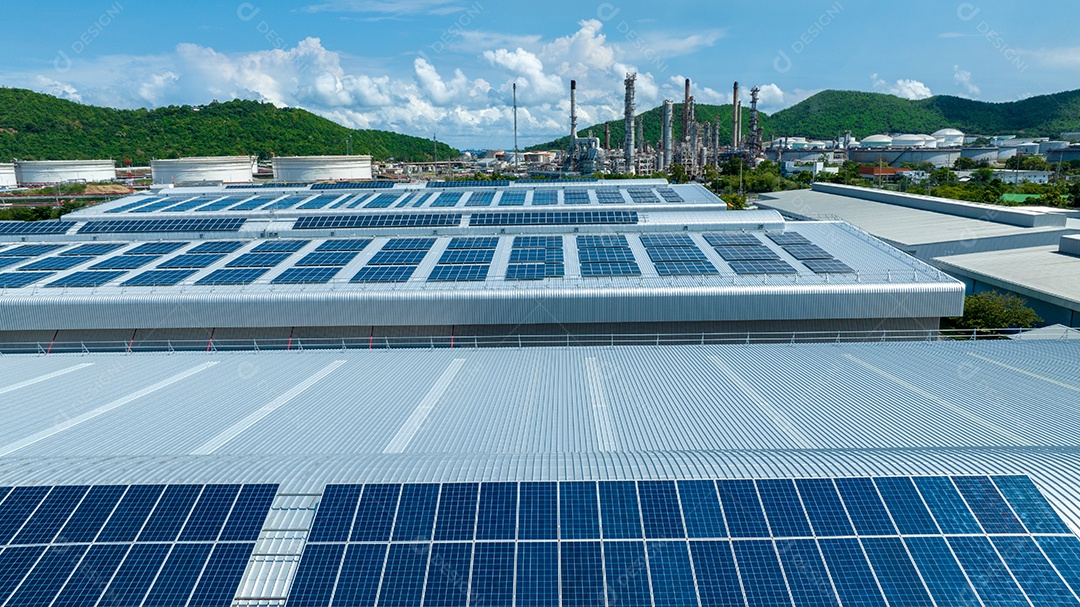 Vista superior da célula solar na fábrica de armazém. Solor foto voltaica