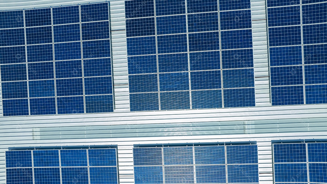 Vista superior da célula solar na fábrica de armazém. Solor foto voltaica