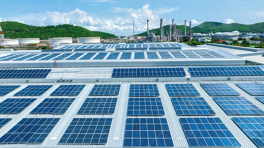 Vista superior da célula solar na fábrica de armazém. Solor foto voltaica