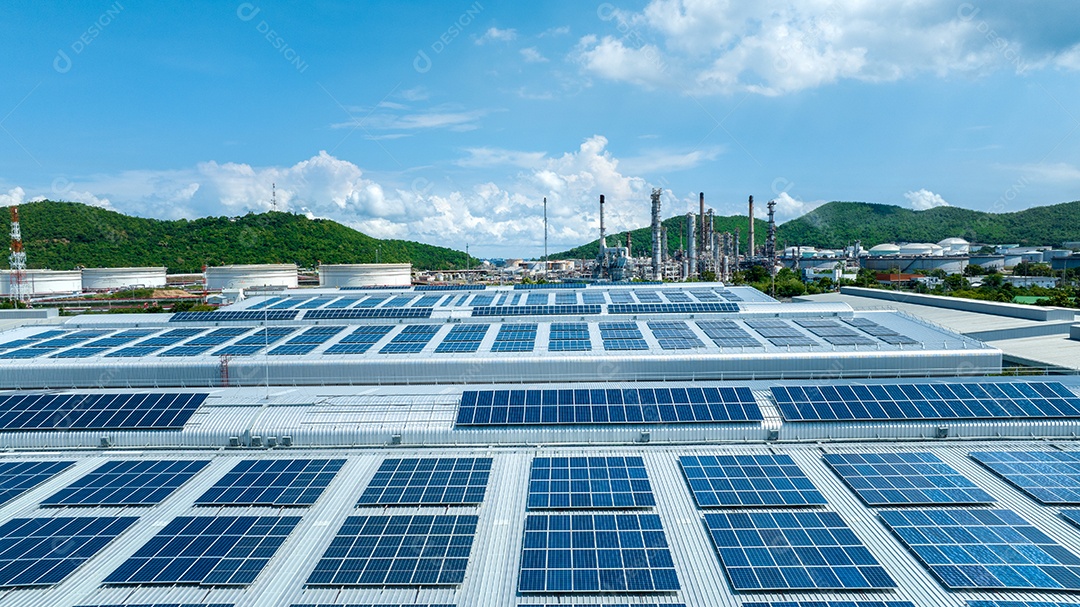 Vista superior da célula solar na fábrica de armazém. Solor foto voltaica