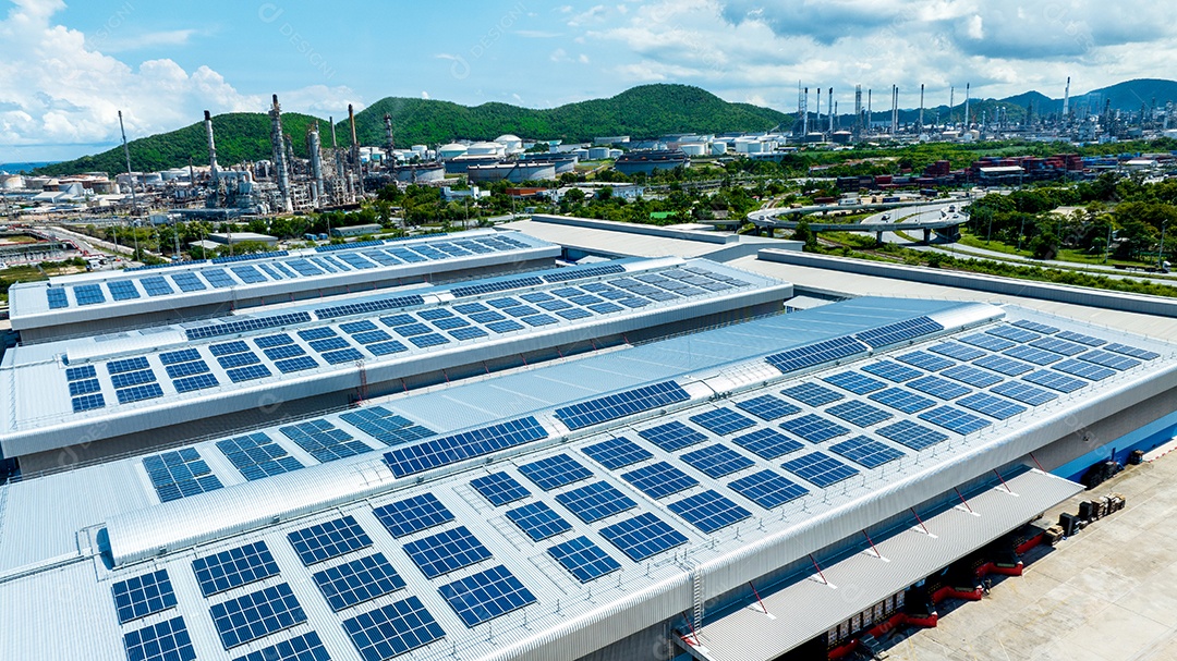 Vista superior da célula solar na fábrica de armazém. Solor foto voltaica