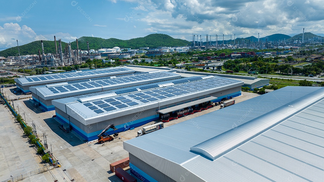 Vista superior da célula solar na fábrica de armazém. Solor foto voltaica