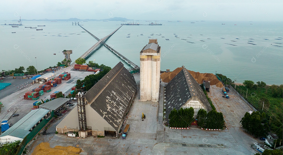 Microplaquetas de madeira do transporte da casa de mercadorias velhas e bronzeado do recipiente de carga