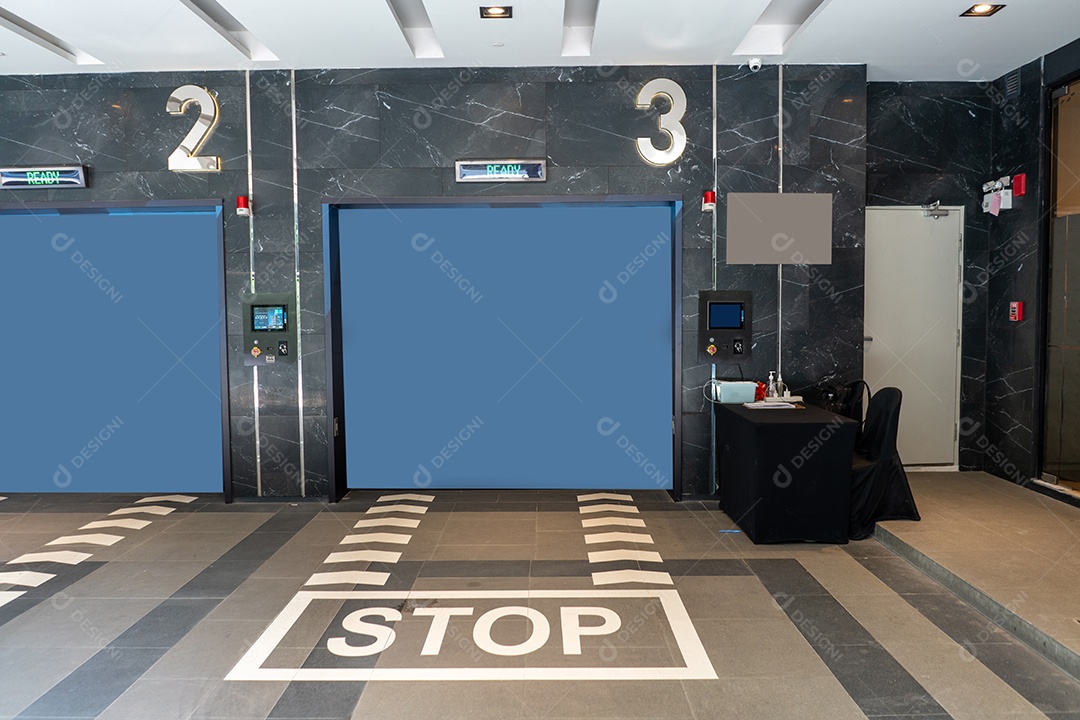 caixa mecanica com carro em elevador, elevador de carro em condominio, reparando