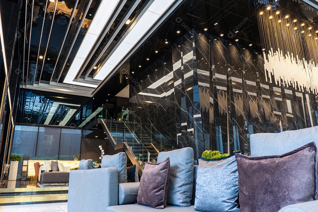 Sala de estar branca com janela de sofá de Condomínio Luxo e soma