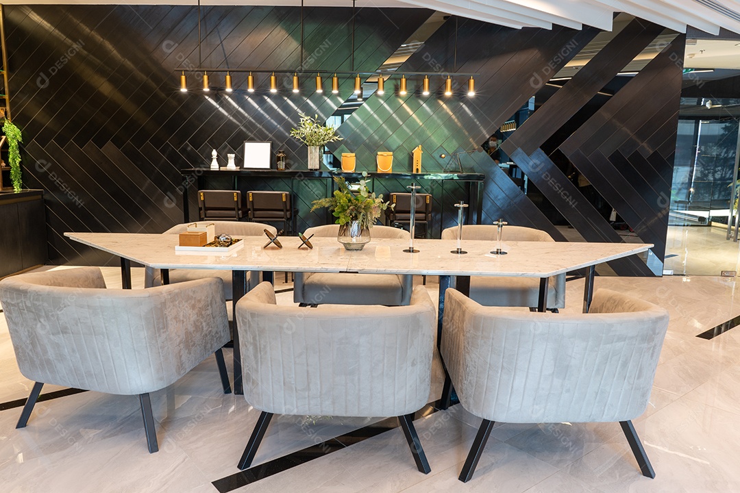 Sala de estar branca com janela de sofá de Condomínio Luxo e soma