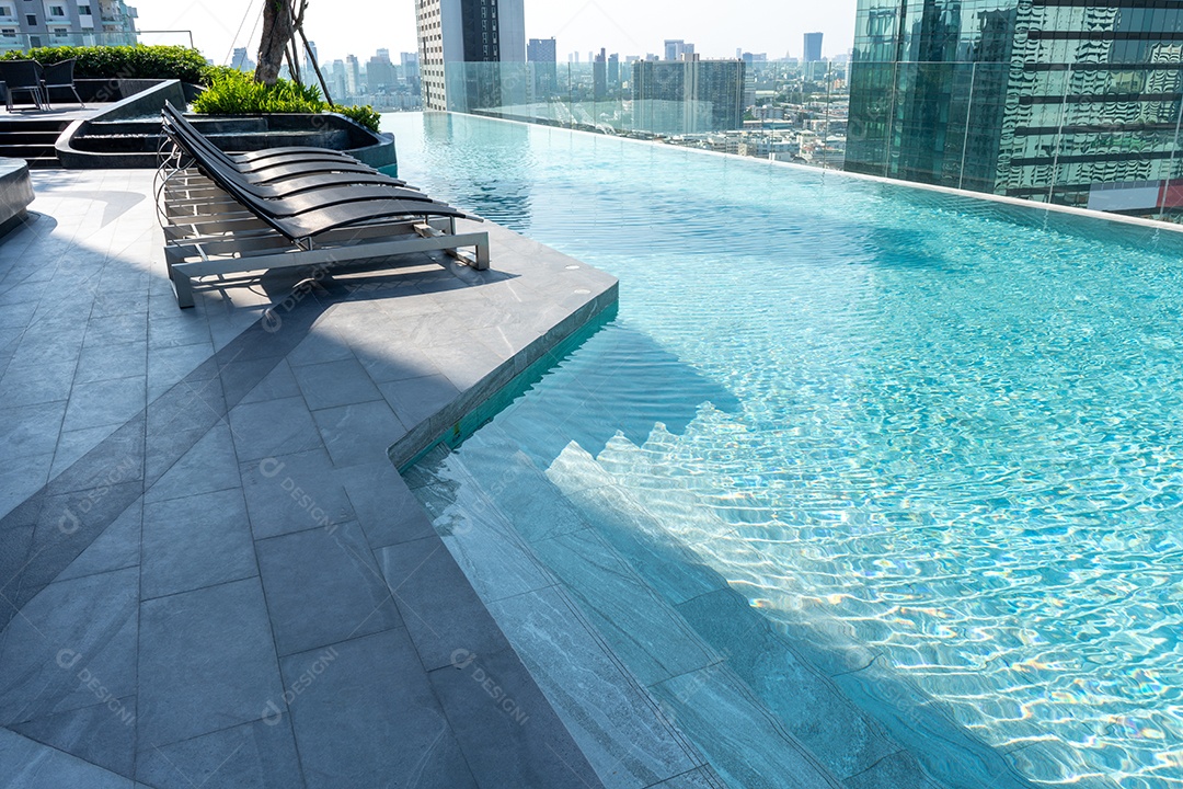 Piscina na cobertura do Condomínio ou Natação do Hotel