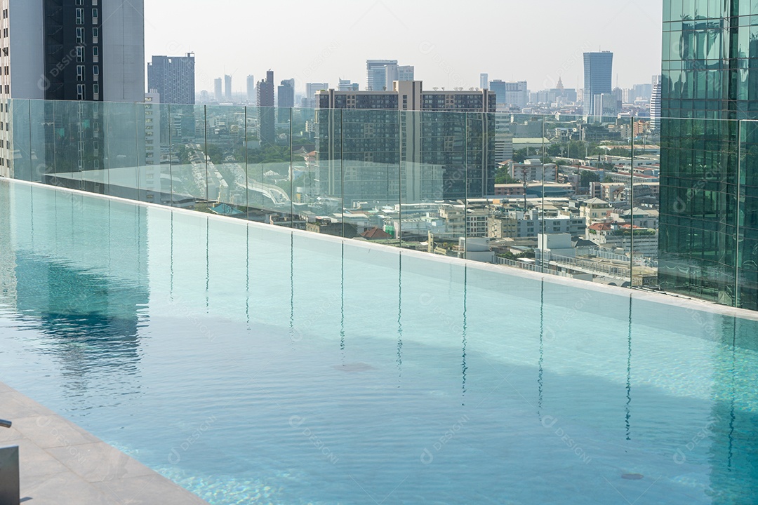 Piscina na cobertura do Condomínio ou Natação do Hotel