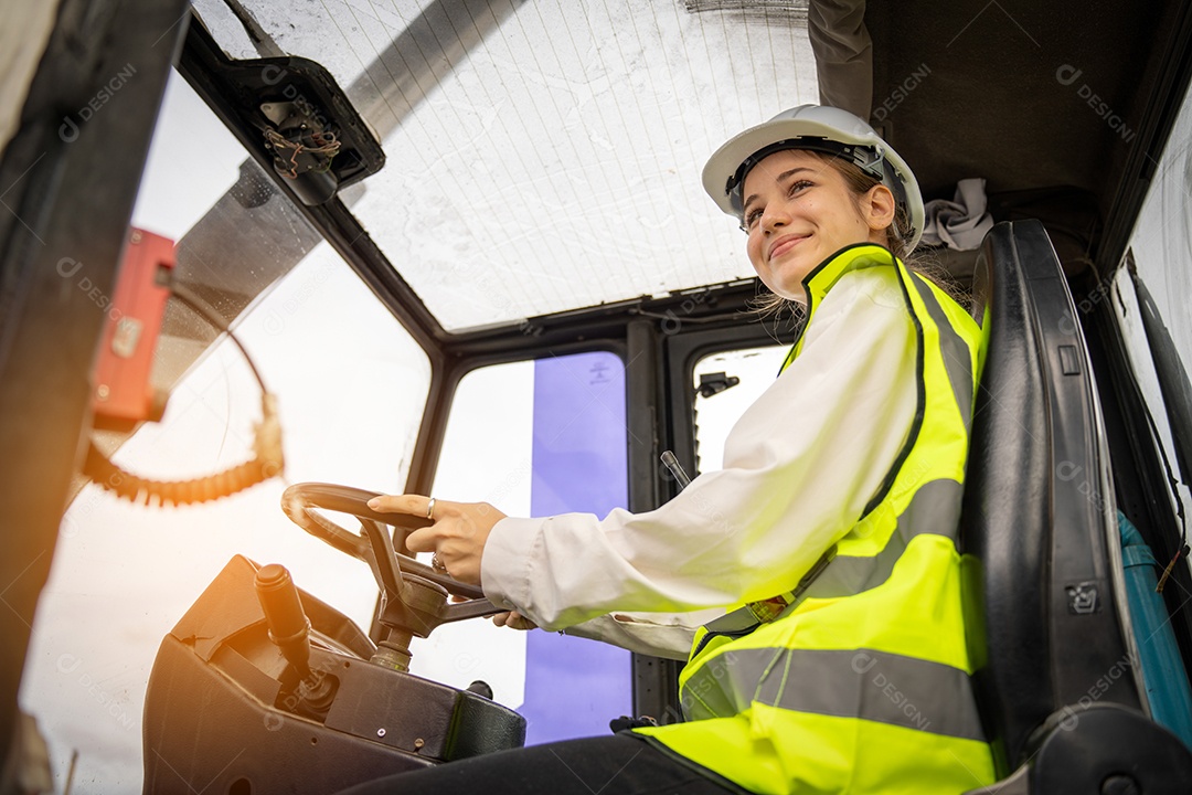 Feminino Foreman Dirija uma empilhadeira de carga de contêiner de empilhadeira