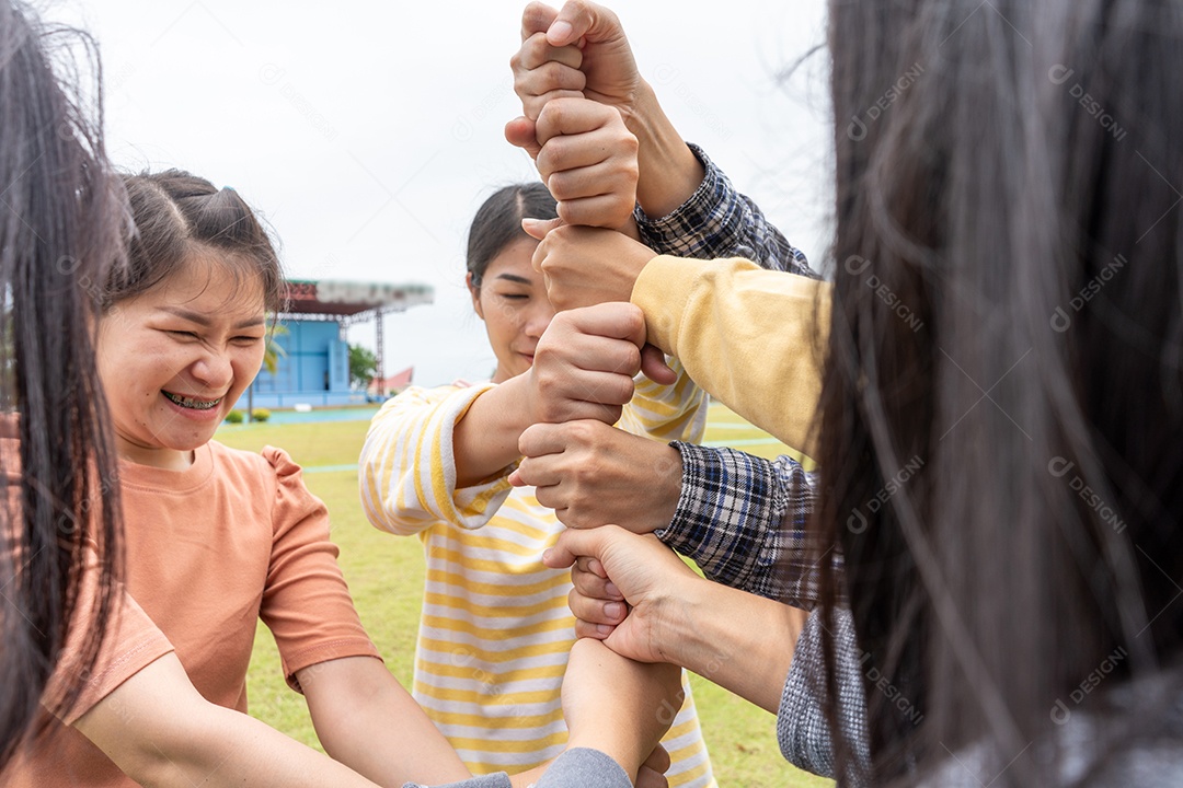 Equipe Mãos Empatia Confiança Parceria de parceiros crescer conectar parceiro de negócios