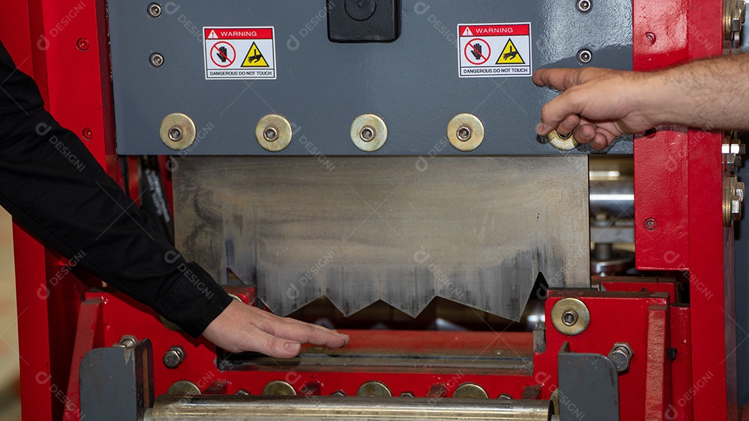 Cuidado com elementos pontiagudos, tenha cuidado com objetos pontiagudos que cortam seu