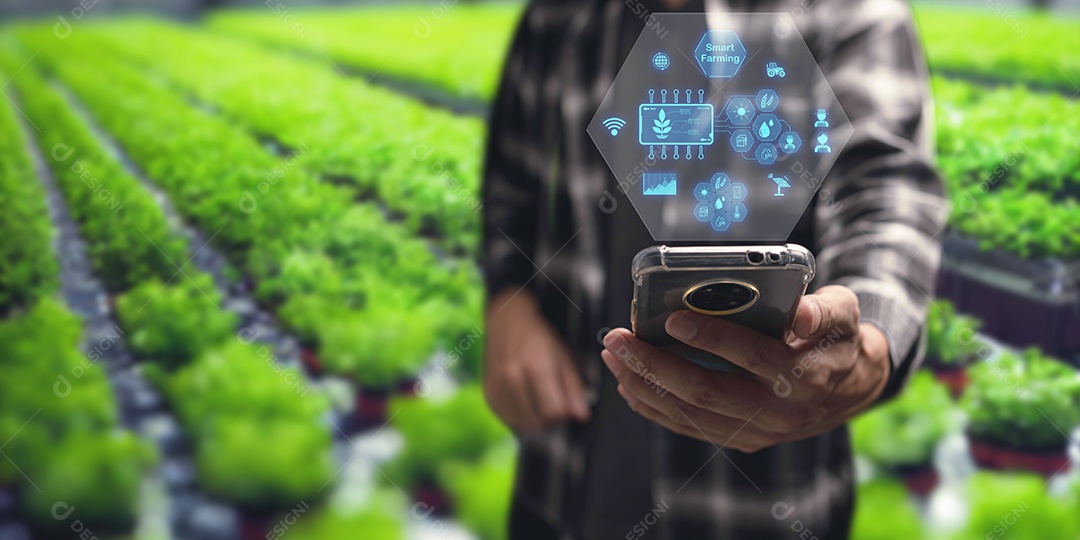 Fazenda inteligente moderna, controlada por tecnologia Os agricultores