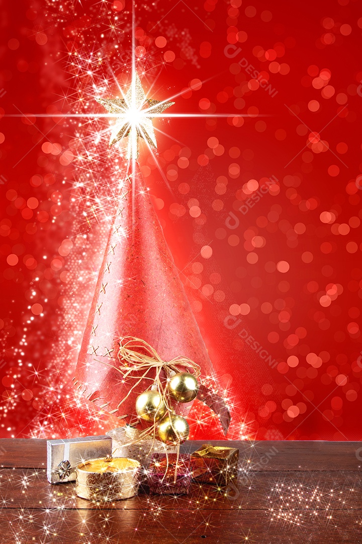 Decoração de Natal com árvore de Natal com fundo vermelho e luzes.