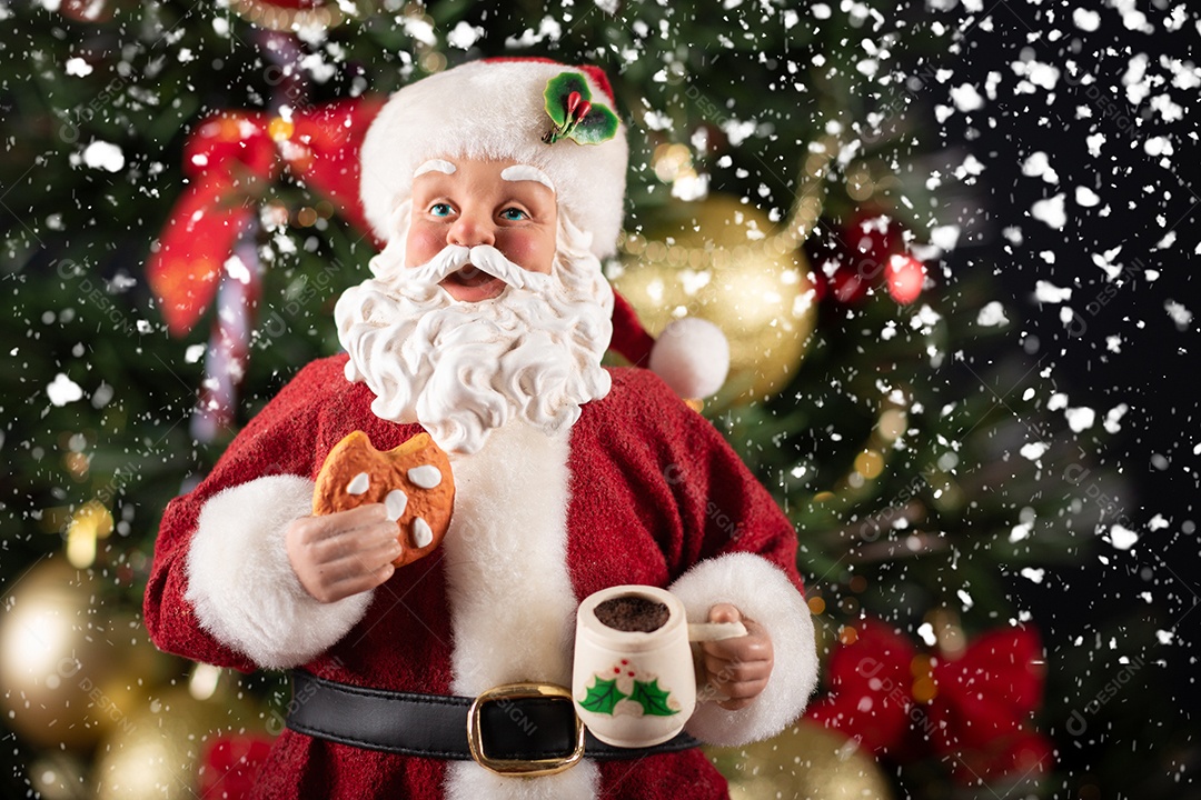 Decoração de Papai Noel em um fundo desfocado de árvore de Natal