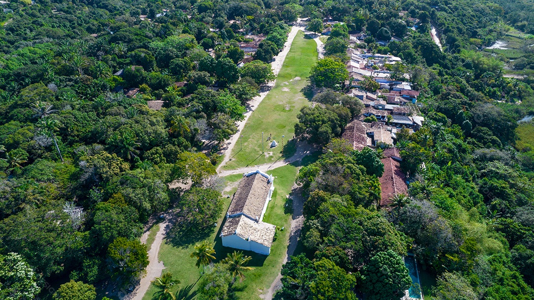 Vista aérea de Trancoso, Porto Seguro, Bahia, Brasil. Pequena capela no centro histórico de Trancoso