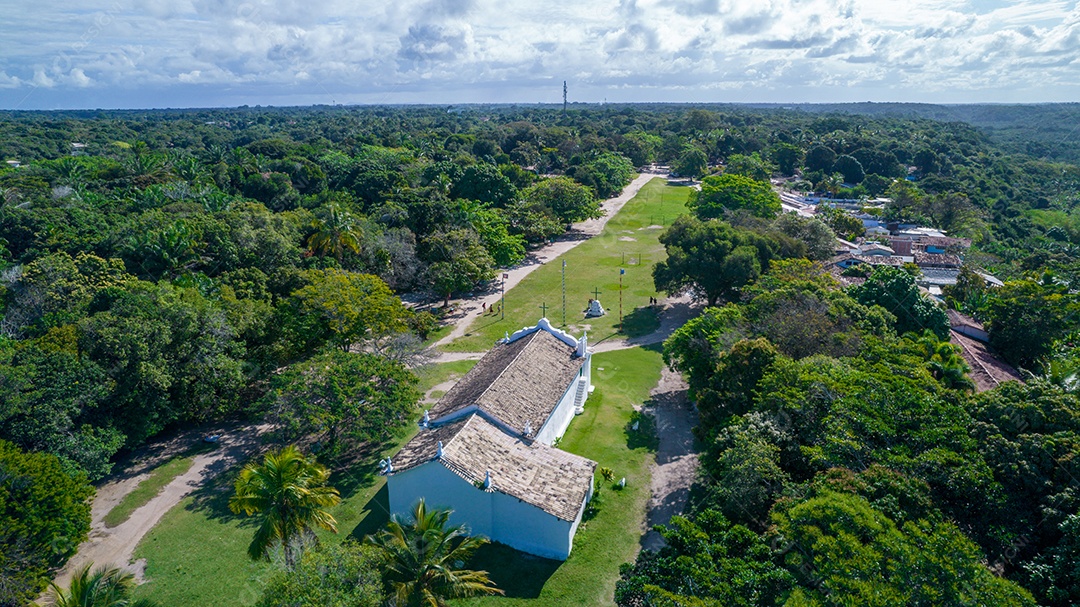 Vista aérea de Trancoso, Porto Seguro, Bahia, Brasil. Pequena capela no centro histórico de Trancoso