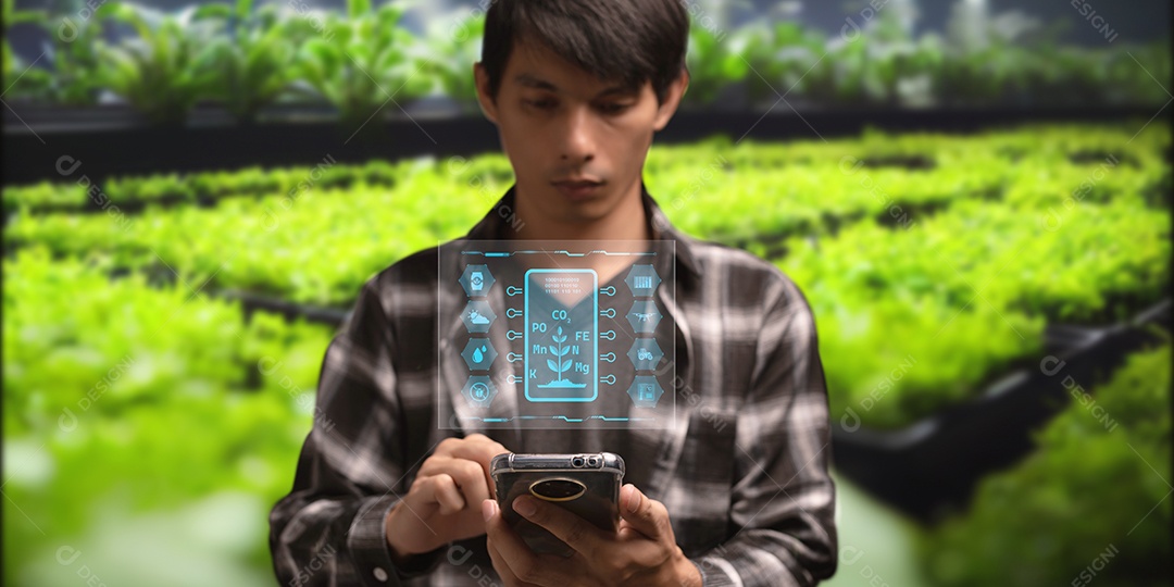 Fazenda inteligente moderna, controlada por tecnologia Os agricultores