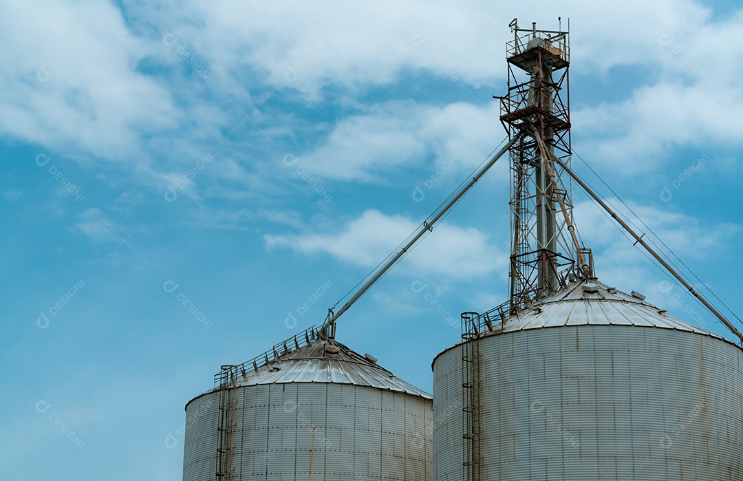 Silo agrícola em fábrica de ração