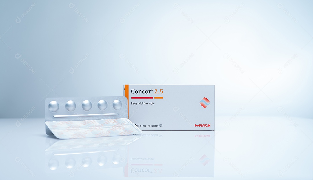 Produto Concor 2.5 da Merck em embalagem de caixa de papel em fundo azul gradiente.
