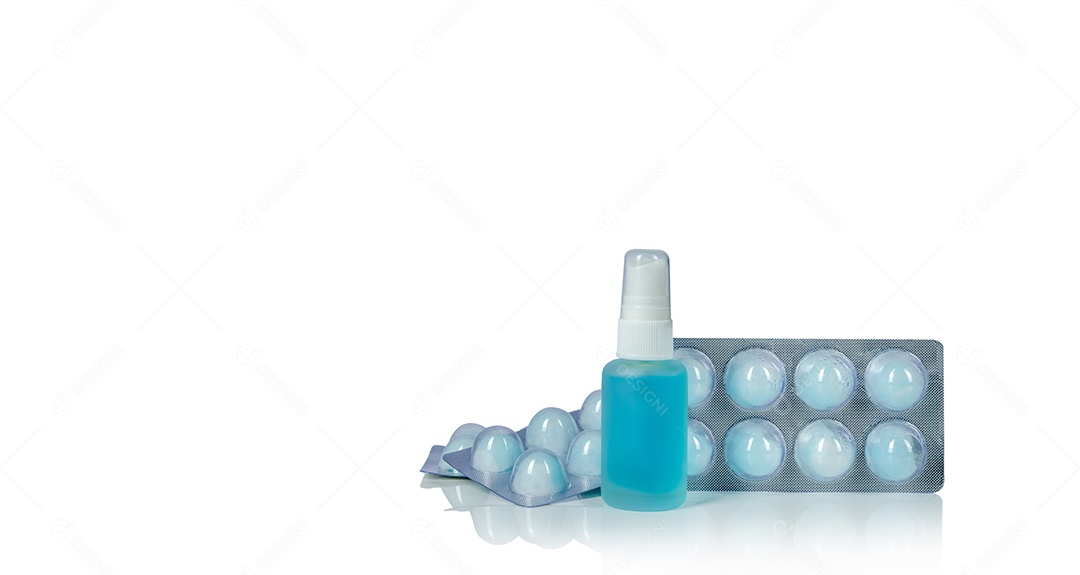 Comprimidos de cápsulas azuis e brancas derramados em garrafa de plástico branca