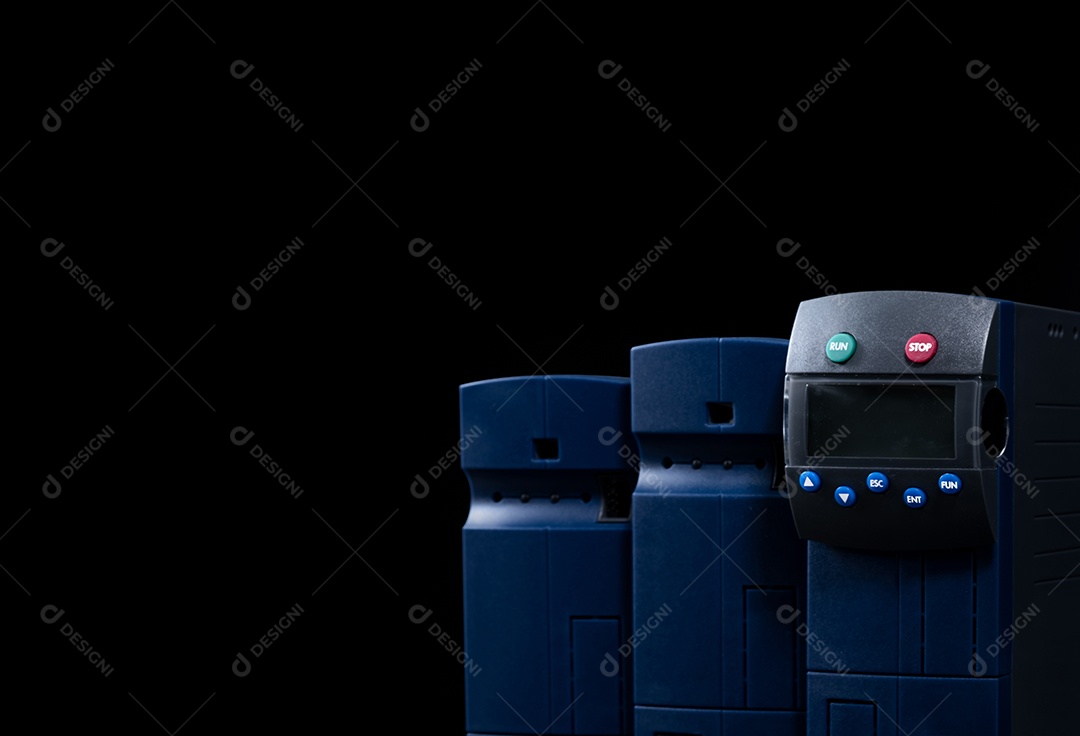 Inversor de frequencia. Conjunto de controlador de três inversores