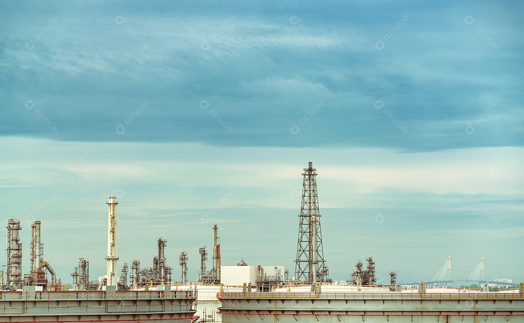 Refinaria de petróleo ou planta de refinaria de petróleo. Indústria de energia