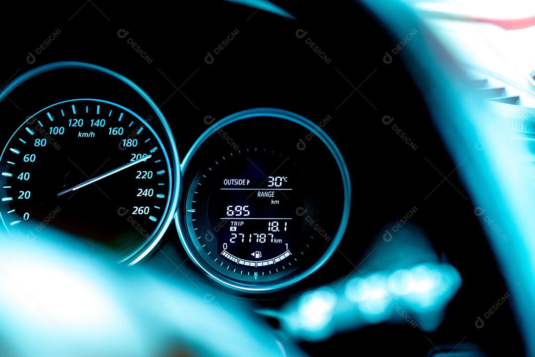 Painel de painel de medidor de combustível do carro closeup. Medidor de gasolina