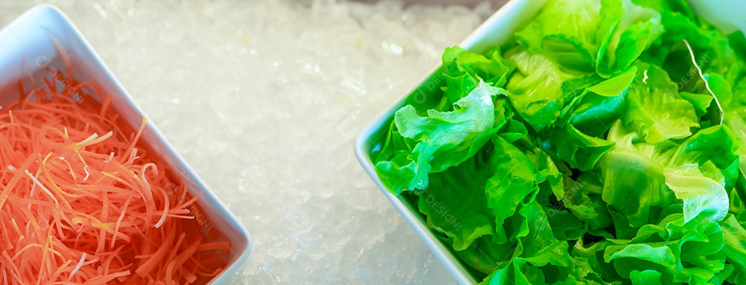 Buffet de saladas no restaurante. Buffet de saladas para almoço