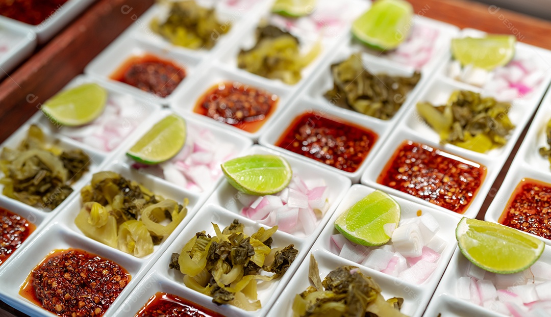 Buffet de almoço no evento em um restaurante. Comida de restauração.