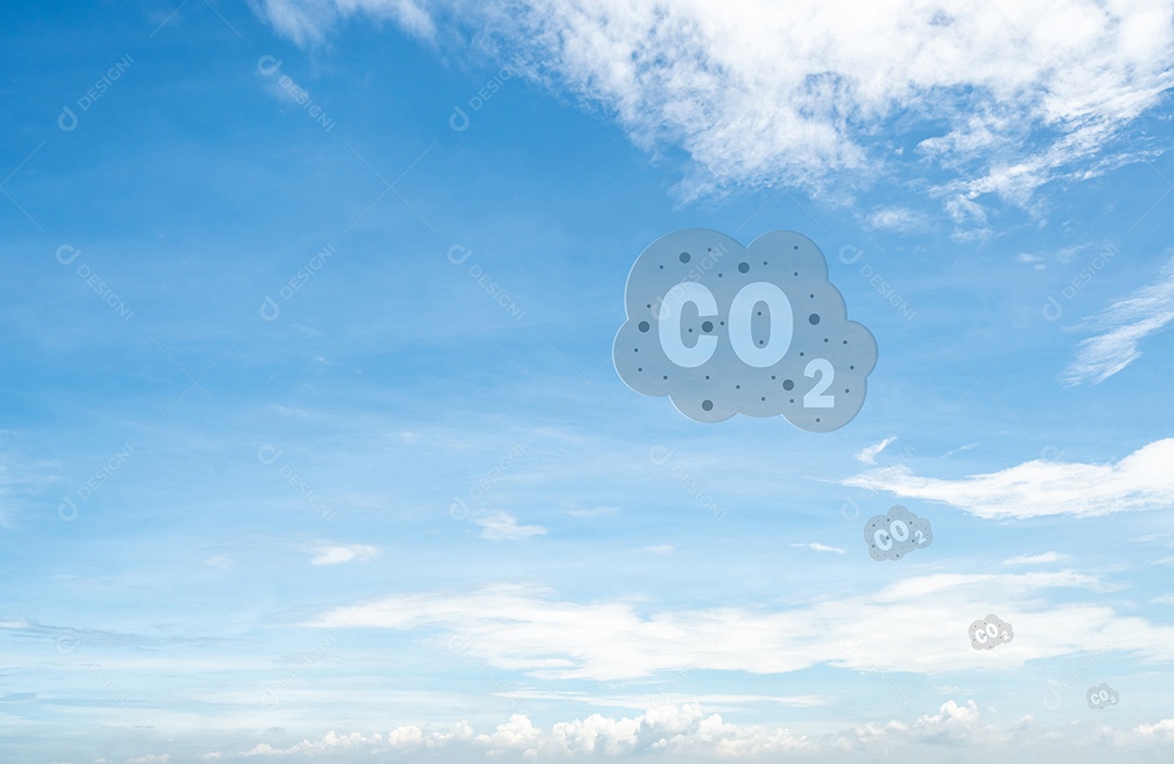 Símbolo de CO2 no céu azul e nuvens brancas. Emissões de CO2.