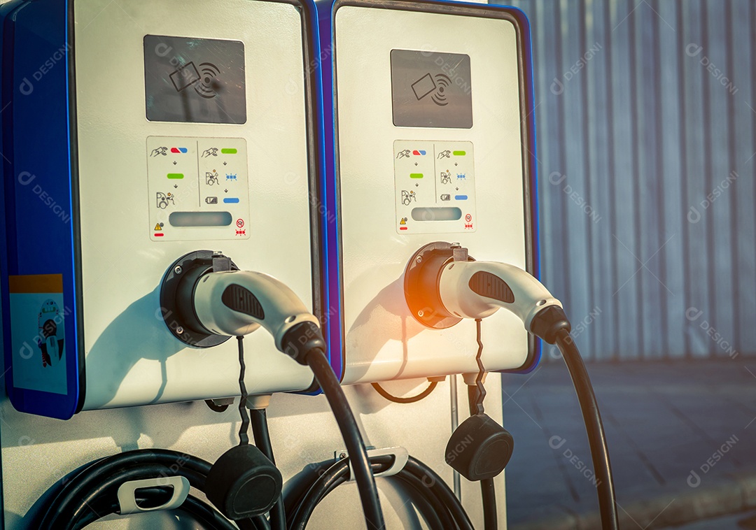 Estação de carregamento de carros elétricos para carga de bateria EV. Plugue para cinco