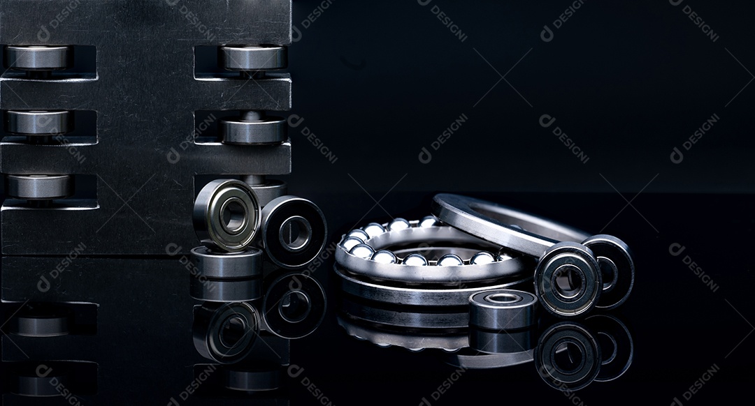 Rolamento axial de esferas de aço inoxidável e rolamento linear.