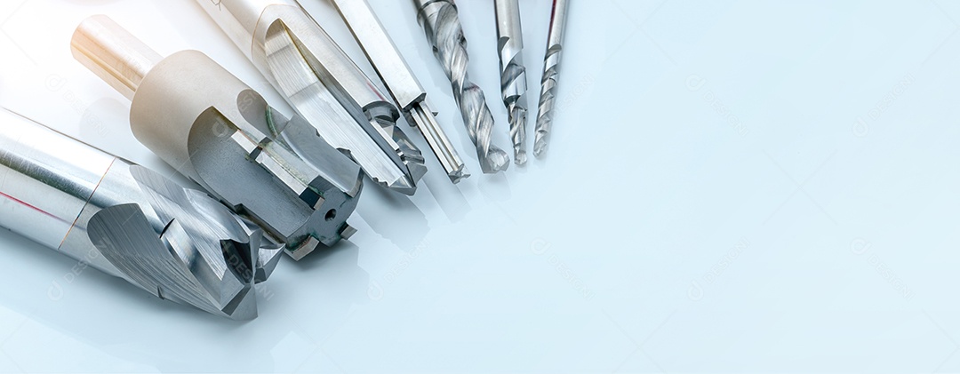 Ferramentas especiais isoladas no fundo branco. Feito sob encomenda especial