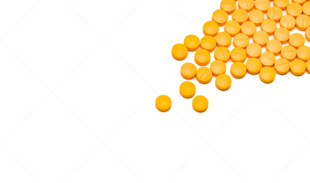 Pílulas de comprimidos analgésicos em fundo branco.