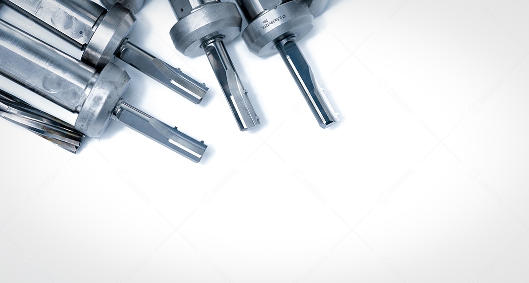 Ferramentas especiais isoladas no fundo branco. Feito sob encomenda especial