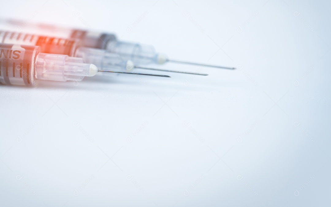 Seringa de uso único. Seringa plástica de insulina. Agulha para viciado.