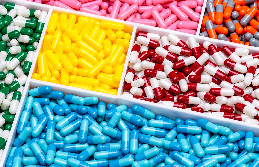 Acima, veja os comprimidos da cápsula em uma caixa de plástico.