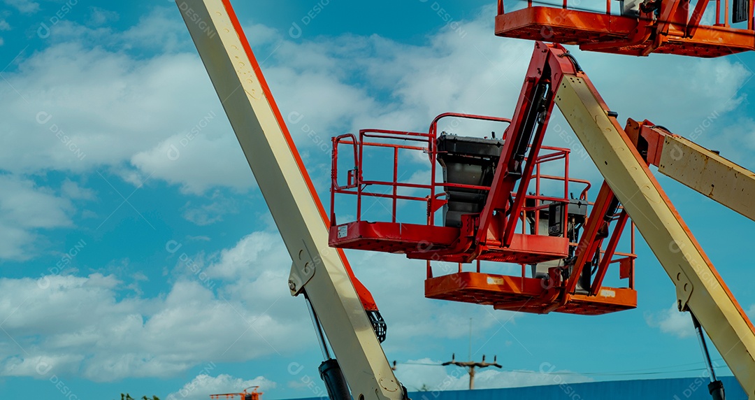 Elevador de lança articulada. Plataforma elevatória aérea. Vida útil da lança telescópica