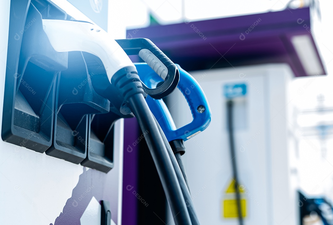 Estação de carregamento de carros elétricos para carga de bateria EV. Plugue para cinco