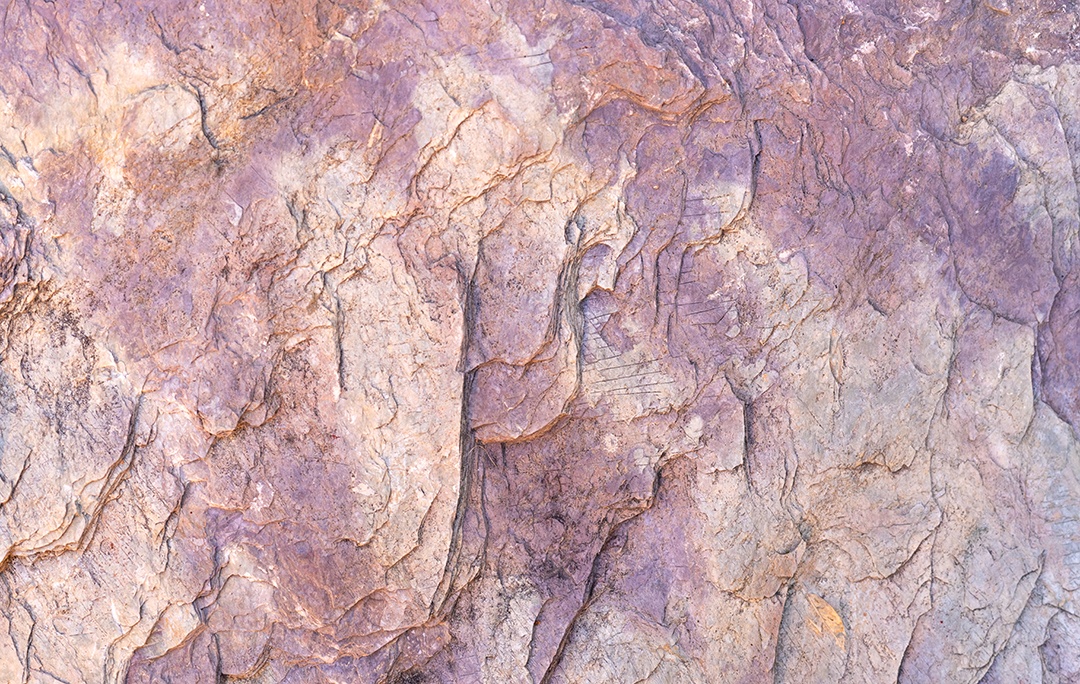 Fundo de textura de pedra com padrão único. marrom e roxo