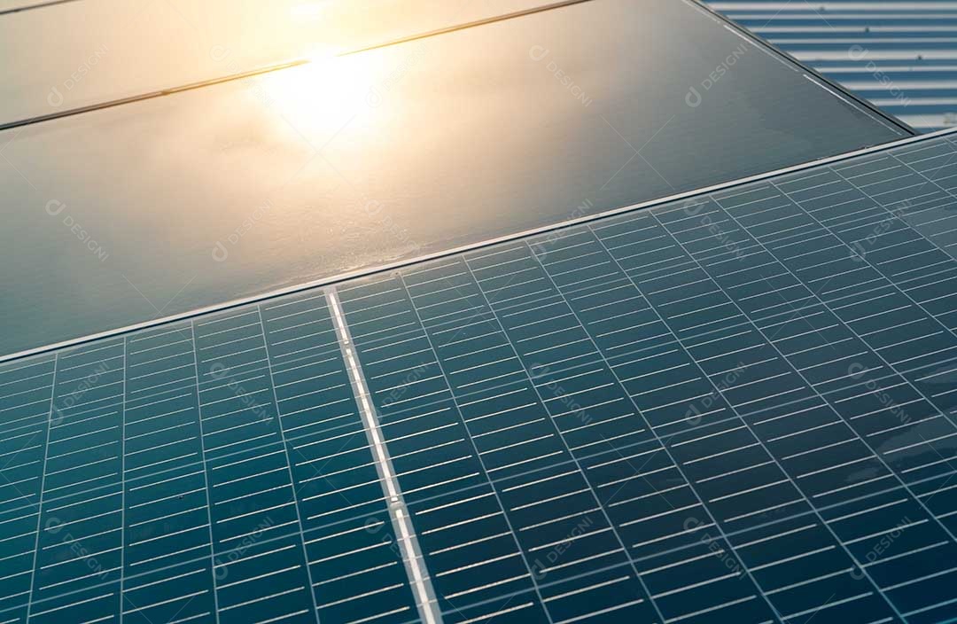 Painéis solares ou módulo fotovoltaico. Energia solar para o verde