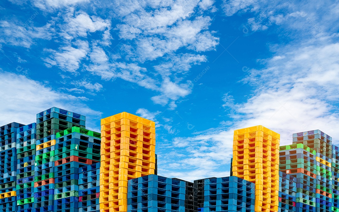 Pilha de paletes de transporte de plástico. Pilha de paletes de plástico industrial