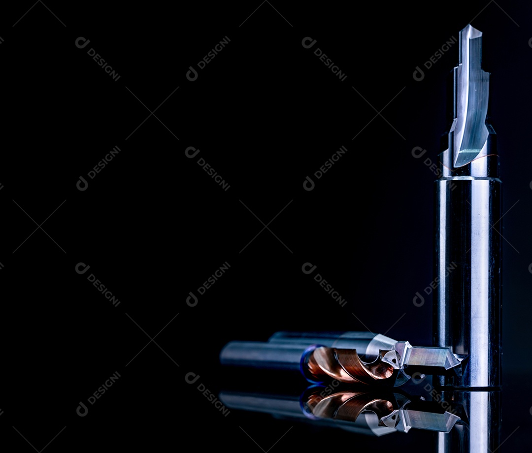 Ferramentas especiais isoladas em fundo escuro. Feito sob encomenda especial