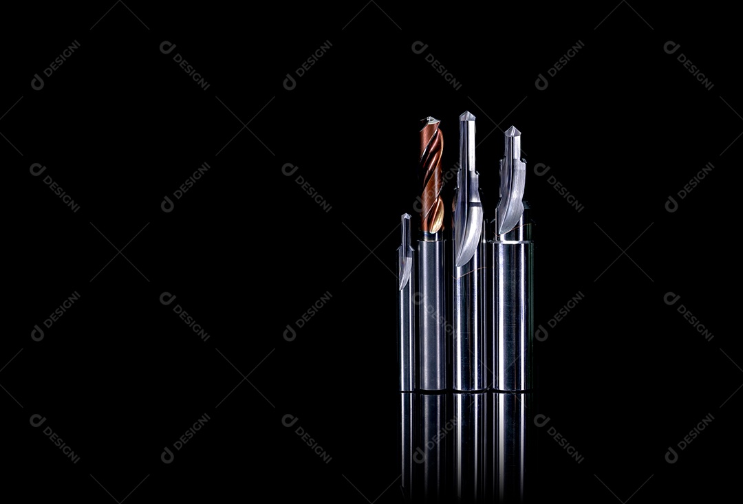 Ferramentas especiais isoladas em fundo escuro. Feito sob encomenda especial