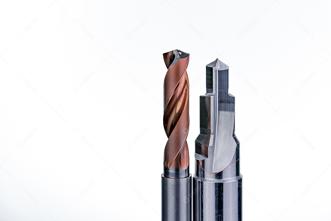 Ferramentas especiais isoladas no fundo branco. Broca escalonada revestida