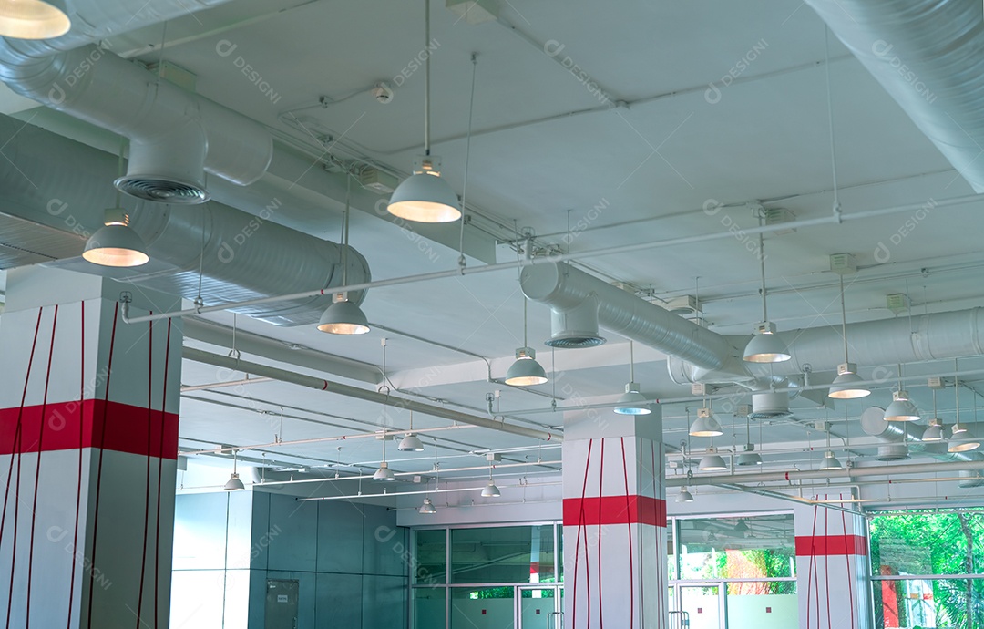 Duto de ar, tubo de ar condicionado, tubo de fiação e extintor de incêndio