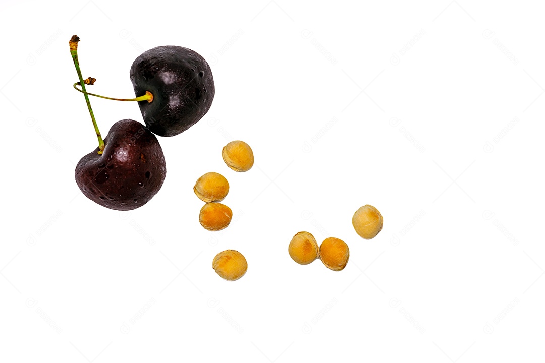 Cereja vermelha com caule e semente isolada no fundo branco