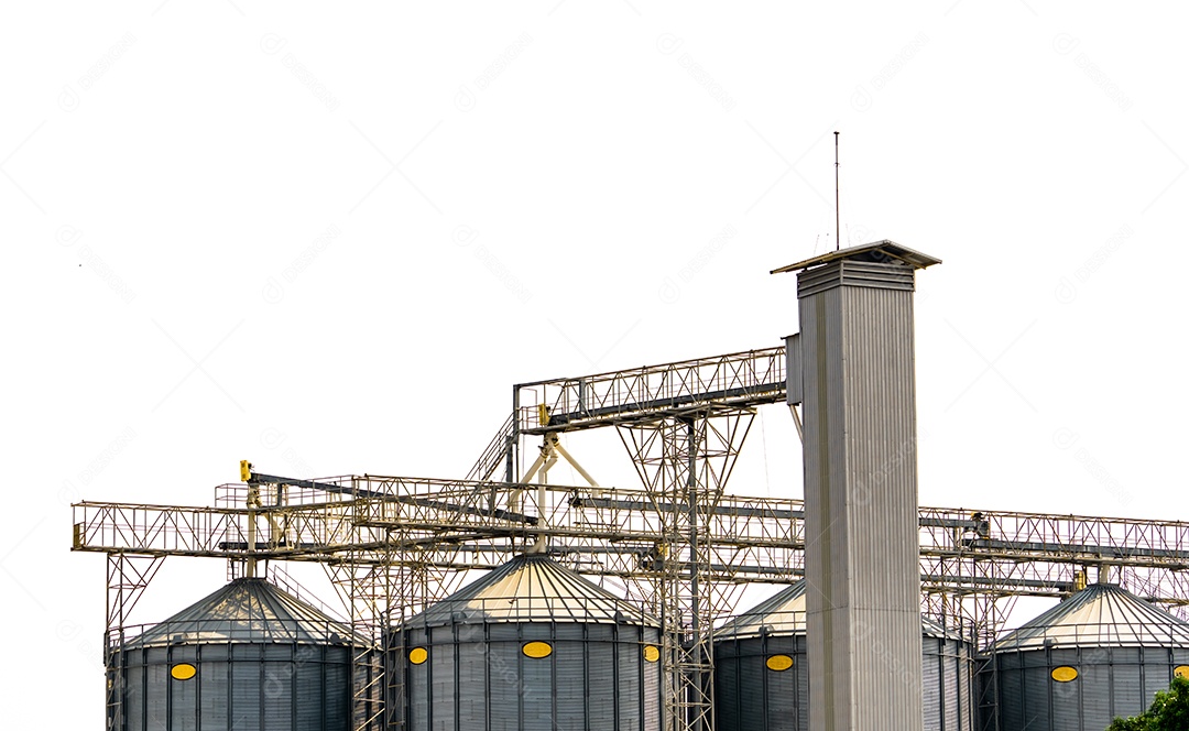 Silo agrícola na fábrica de ração. Silo plano para depósito