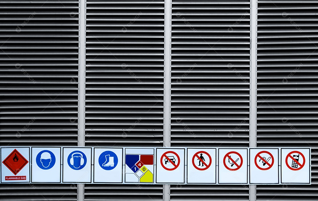 Área de armazenamento de produtos químicos de sinal de aviso instalada no armazenamento de produtos químicos