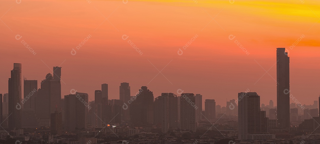 Poluição do ar. A poluição atmosférica e a poeira fina da cidade coberta